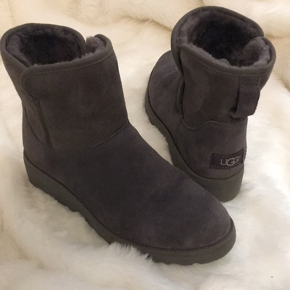 UGG BOOTS SIZE 8